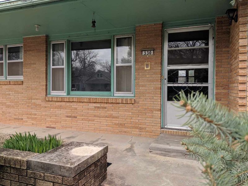 330 E 10th St, Newton, KS 67114