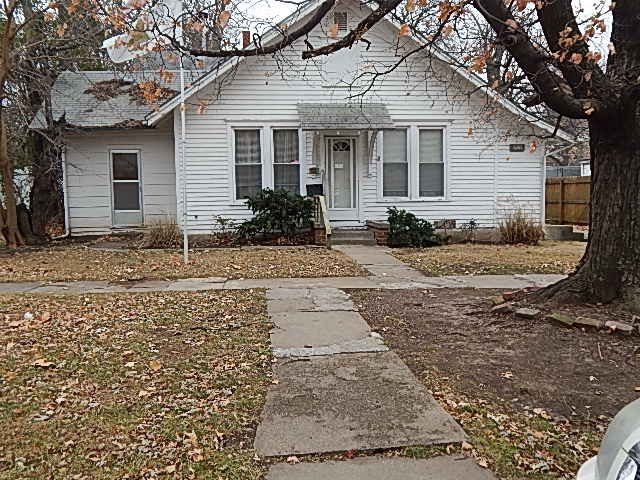 1205 E 8th Ave, Winfield, KS 67156