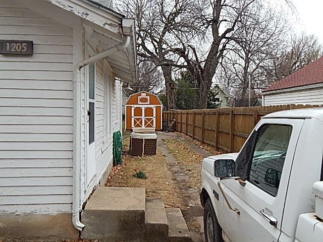 1205 E 8th Ave, Winfield, KS 67156