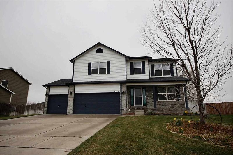 1214 N Oak St, Goddard, KS 67052