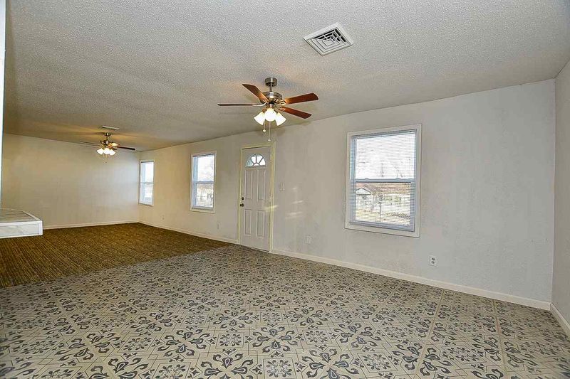 3931 E Dunham Ave, Wichita, KS 67210