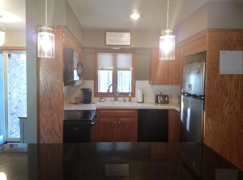 27 Shadybrook Dr, Wellington, KS 67152