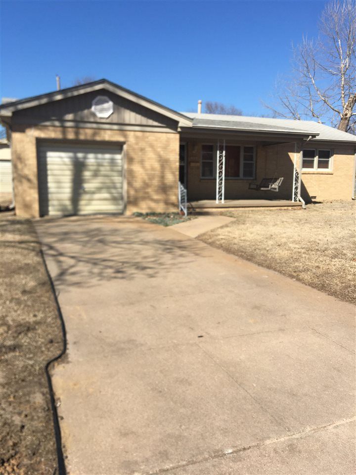 422 Albert St, Valley Center, KS 67147
