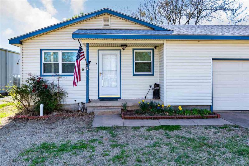 515 N 1st Ave, Mulvane, KS 67110