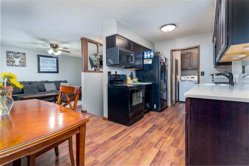 515 N 1st Ave, Mulvane, KS 67110