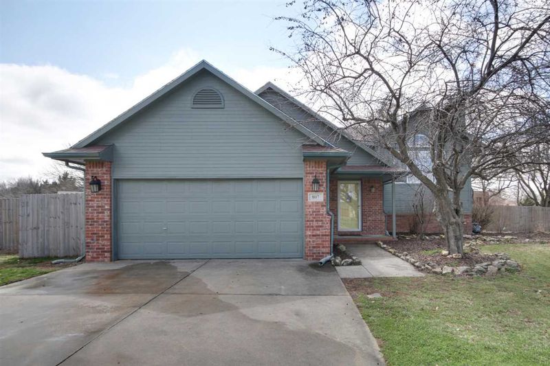 807 Lakepoint Dr, Augusta, KS 67010