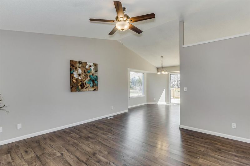 321 Victoria Ct, Newton, KS 67144
