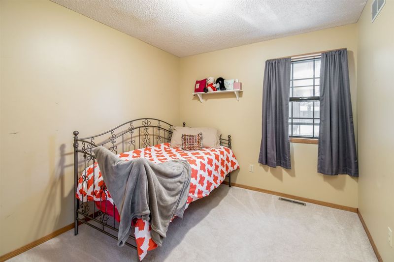 6 Whirlwind Ct, Valley Center, KS 67147