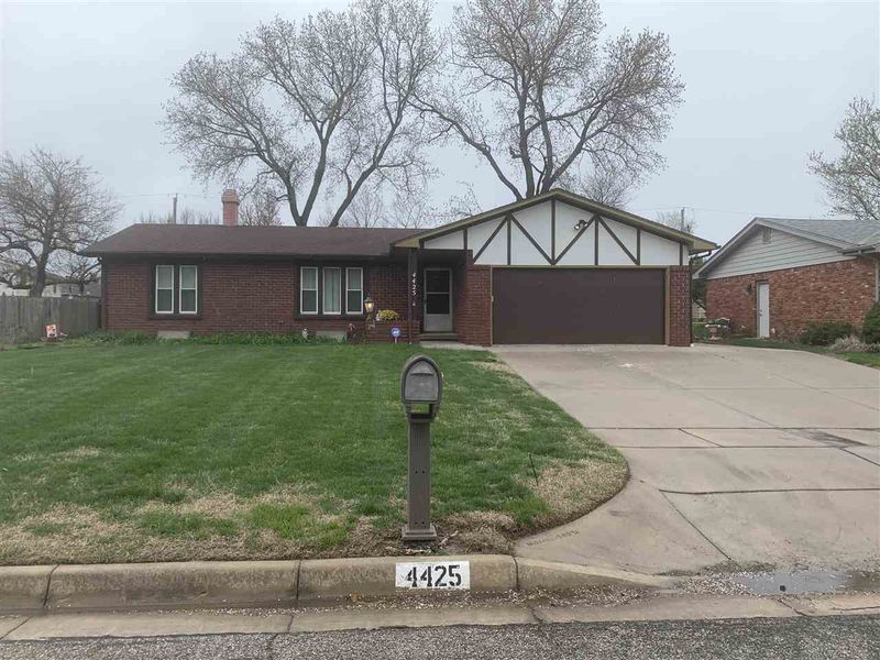 4425 E 27th St N, Wichita, KS 67220