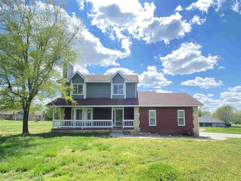6431 S Eagle Dr, Derby, KS 67037