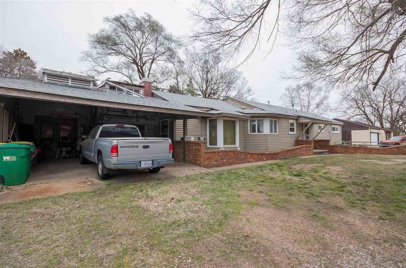 410 E 5th St, Valley Center, KS 67147