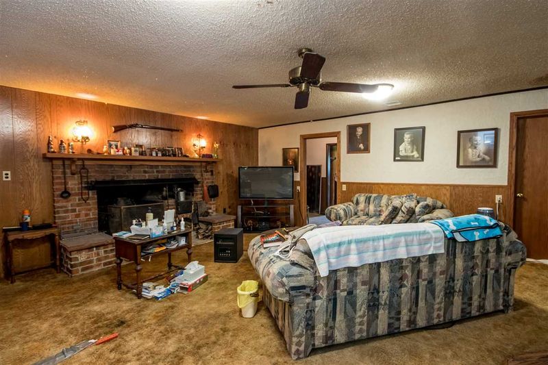 410 E 5th St, Valley Center, KS 67147