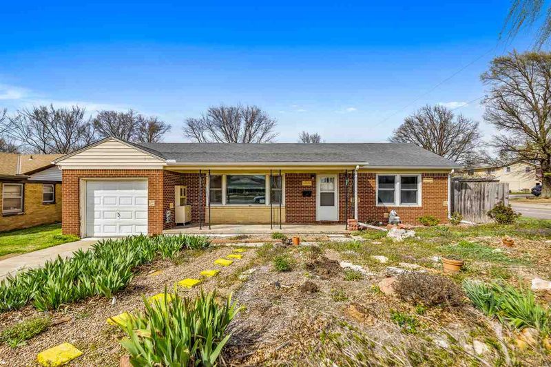 724 E Madison Ave, Derby, KS 67037