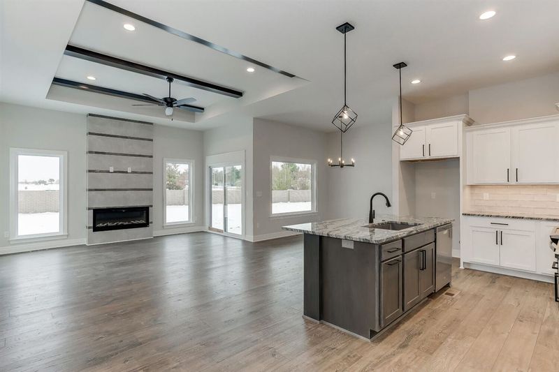 1213 E Summerchase Ct, Derby, KS 67037