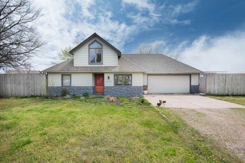 11703 W Cedar Ln, Maize, KS 67101