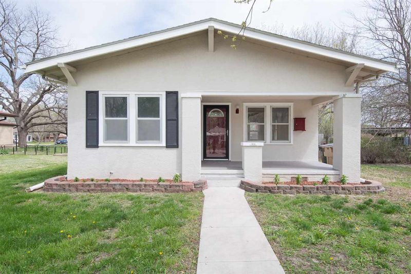 510 Santa Fe St, Halstead, KS 67056