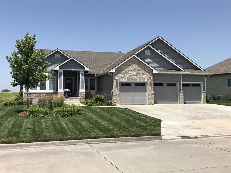 720 Bobtail, Newton, KS 67114