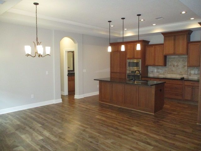 1013 E Twisted Oak Rd, Derby, KS 67037