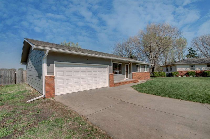 1615 Grandview Ct, Newton, KS 67114