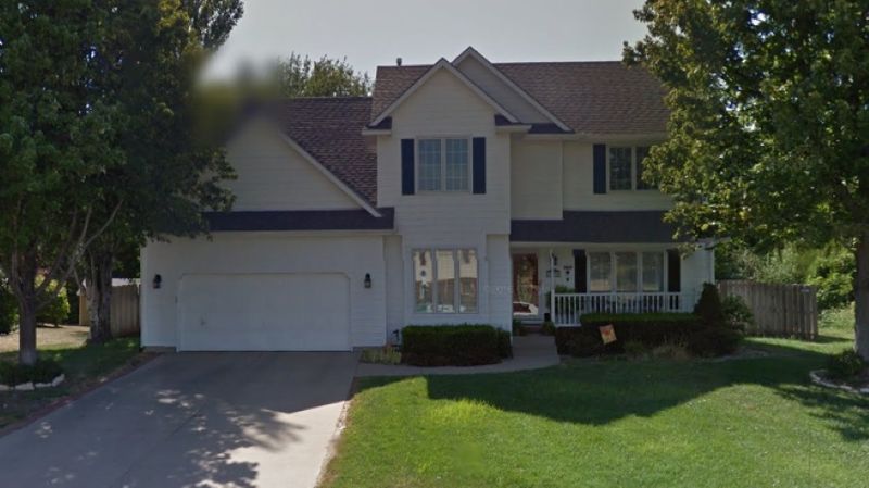 121 N Valley Stream Dr, Derby, KS 67037
