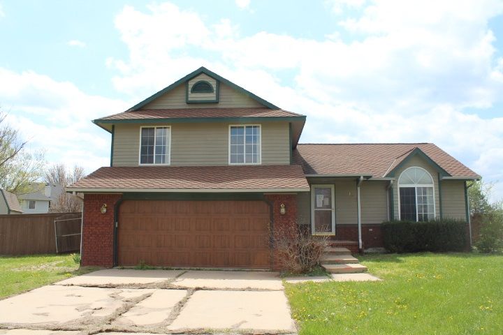 12207 E Fireside Ct, Derby, KS 67037