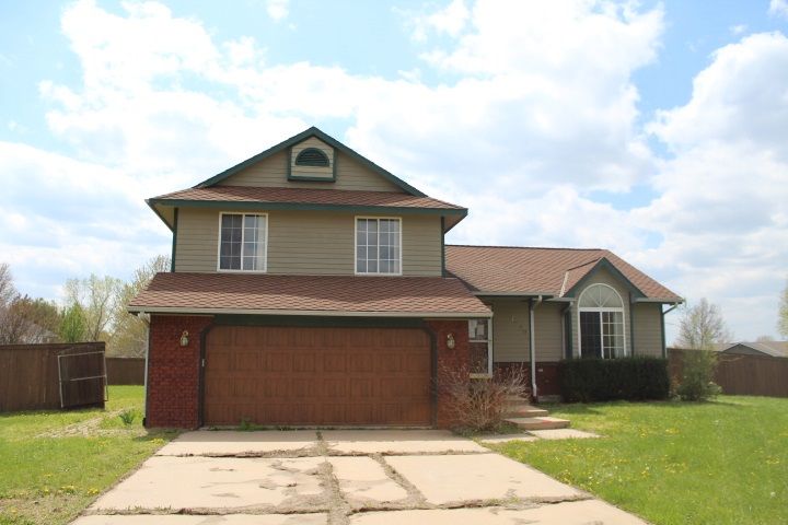 12207 E Fireside Ct, Derby, KS 67037