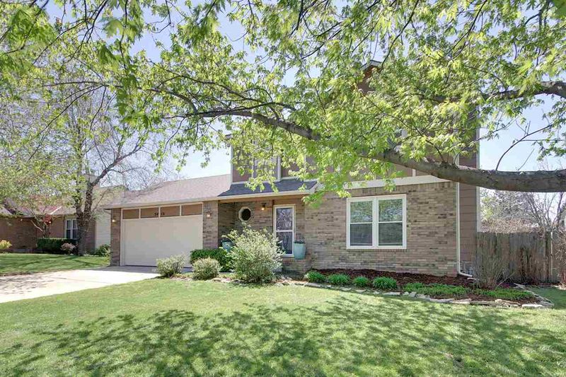 5415 E Prairie Hawk Ln, Bel Aire, KS 67220