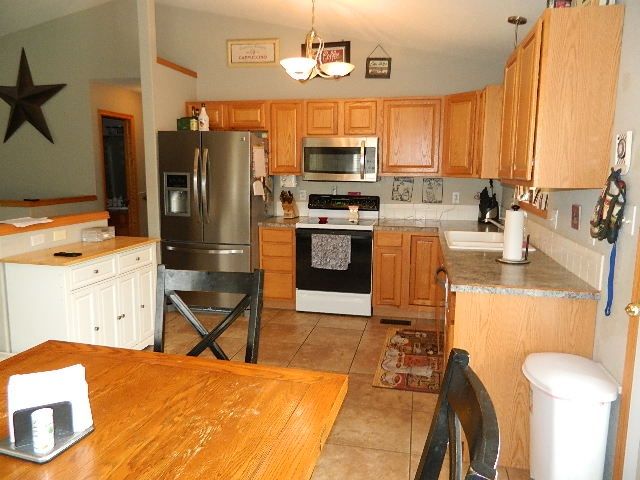 401 Crestridge Cir, Winfield, KS 67156