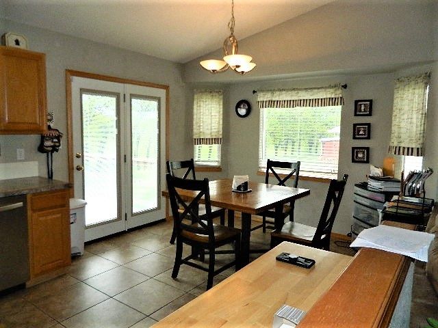 401 Crestridge Cir, Winfield, KS 67156