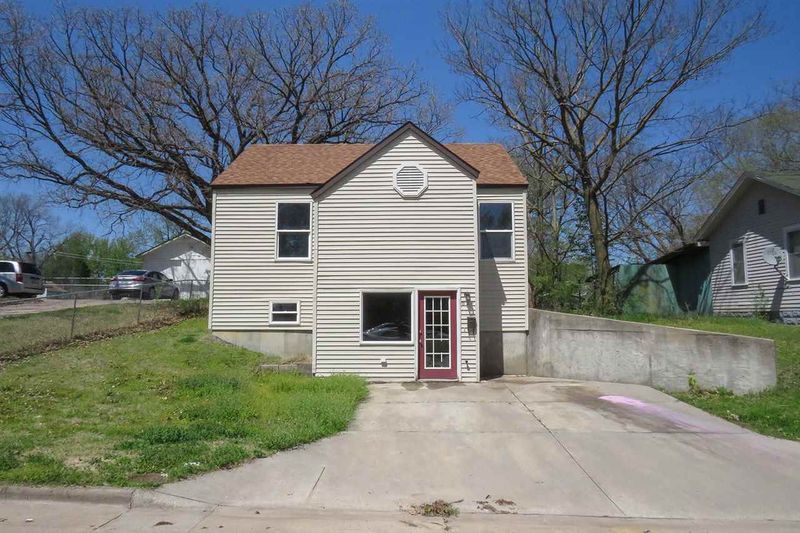 624 Myrtle St, Newton, KS 67114