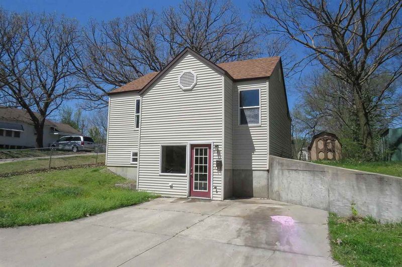 624 Myrtle St, Newton, KS 67114