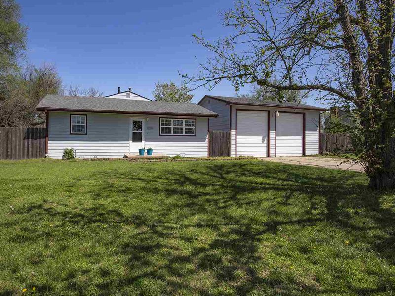 9220 E Funston Ct, Wichita, KS 67207-5514