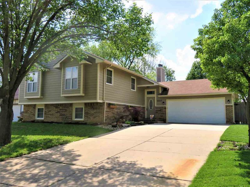 2227 N White Oak Rd, Derby, KS 67037