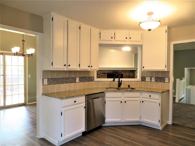2227 N White Oak Rd, Derby, KS 67037