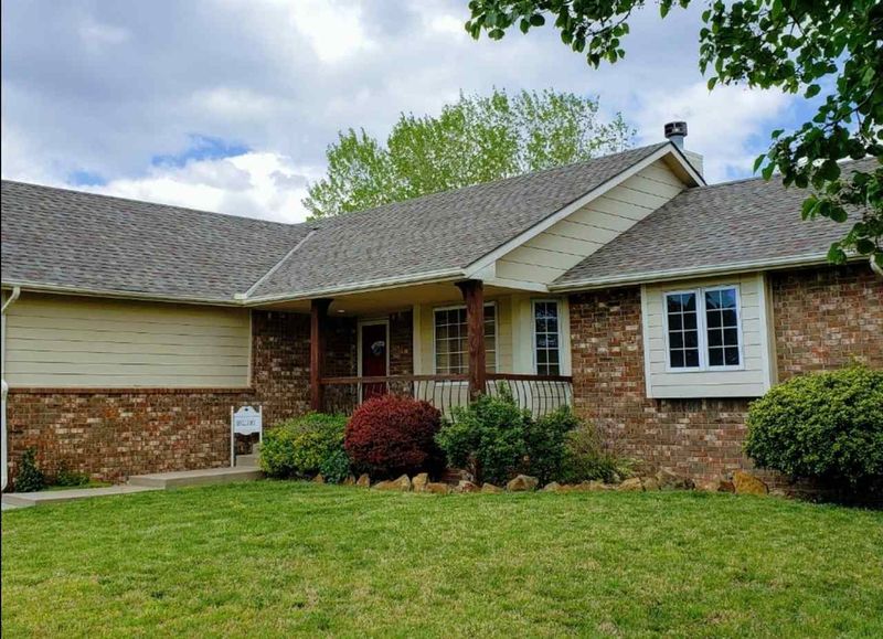 4860 E Ashton St, Bel Aire, KS 67220