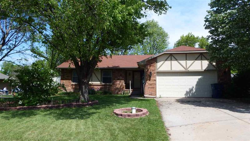 1706 S Chaparral Ct, Derby, KS 67037