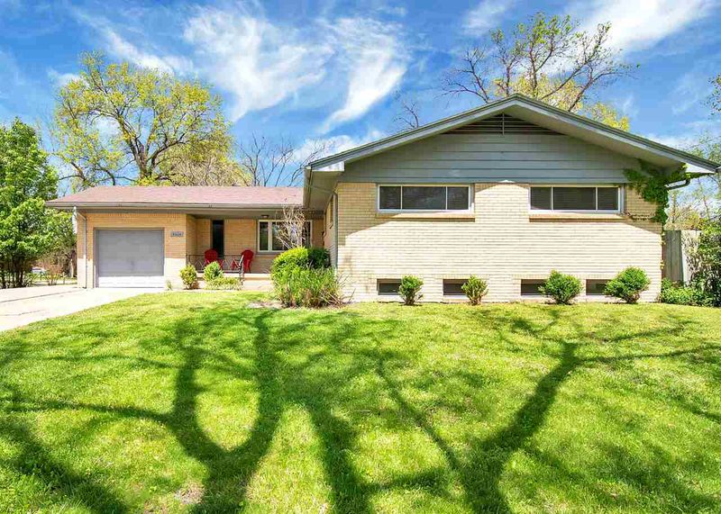9924 W Binter, Wichita, KS 67212