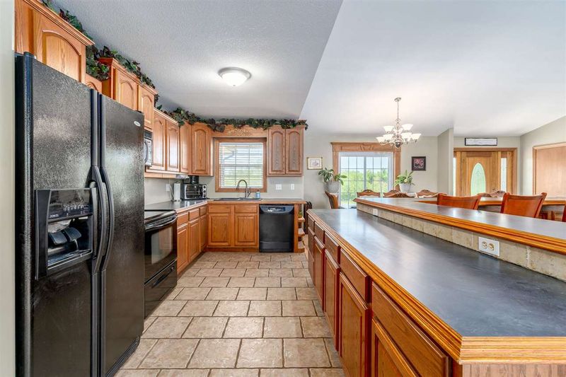 1056 E 140th Ave N, Mulvane, KS 67110