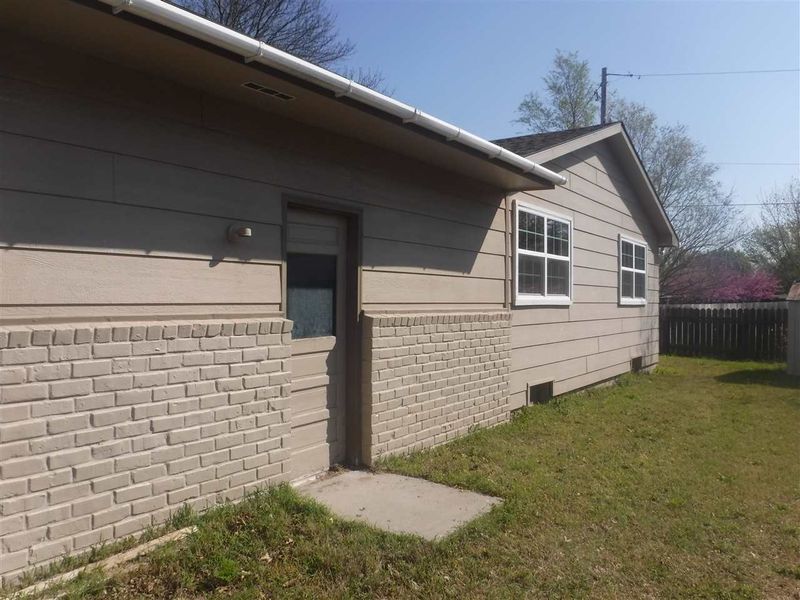 1646 N Main St, Rose Hill, KS 67133