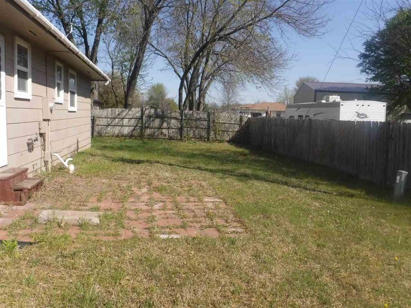 1646 N Main St, Rose Hill, KS 67133