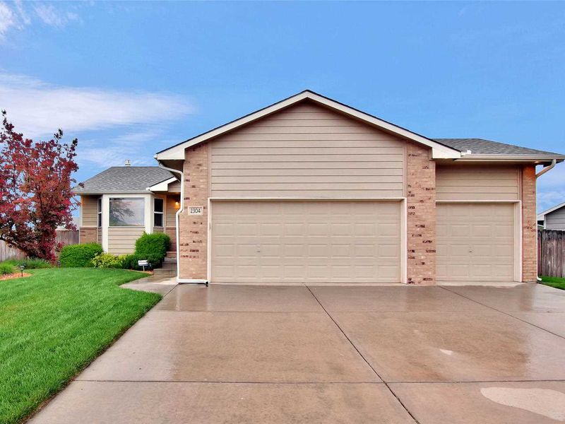 2304 E Spring Hill Dr, Goddard, KS 67052