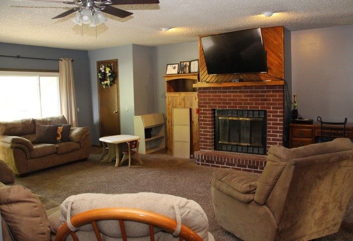 705 N Douglas St, Wellington, KS 67152