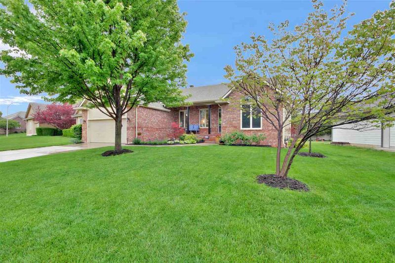 7413 E Cedaridge Cir, Wichita, KS 67226