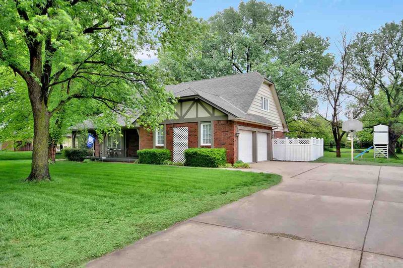 14510 E Willowbend Cir, Wichita, KS 67230
