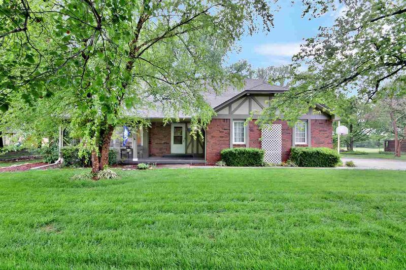 14510 E Willowbend Cir, Wichita, KS 67230