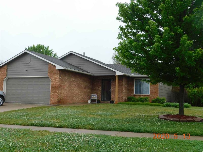123 E Country Walk Ln, Mulvane, KS 67110