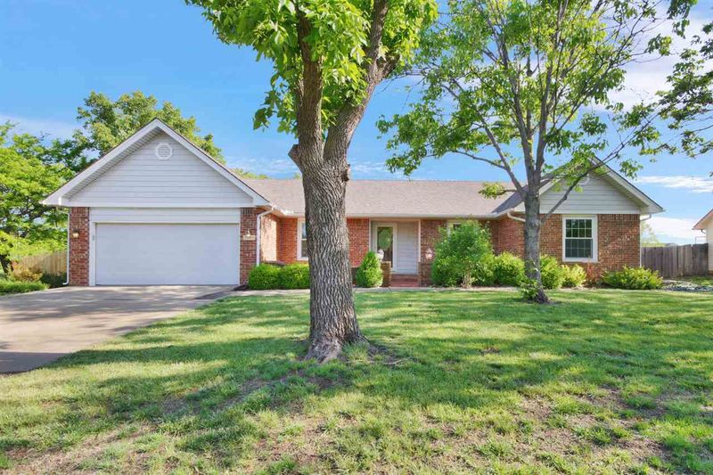 7104 E Greenbriar Cir, Wichita, KS 67226