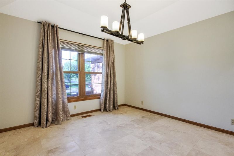 7104 E Greenbriar Cir, Wichita, KS 67226