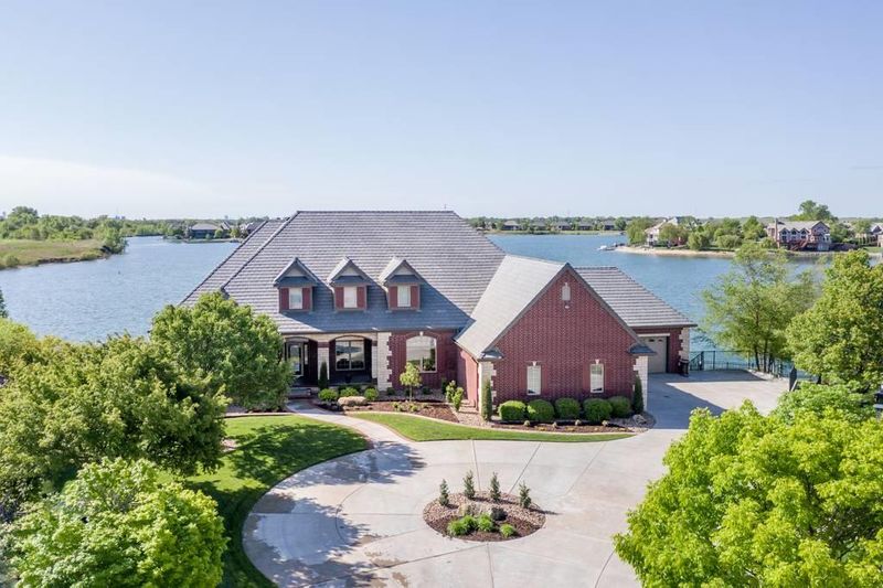 2001 W Harborlight Ct, Wichita, KS 67204
