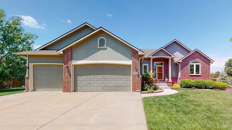 113 N Douglas Cir, Andover, KS 67002
